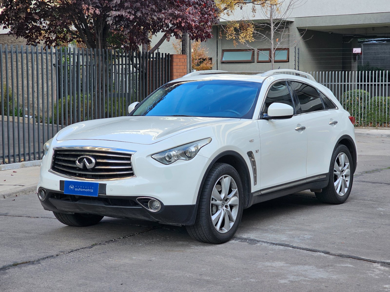 INFINITI QX70 3.7L AUT 4WD - Imagen 3