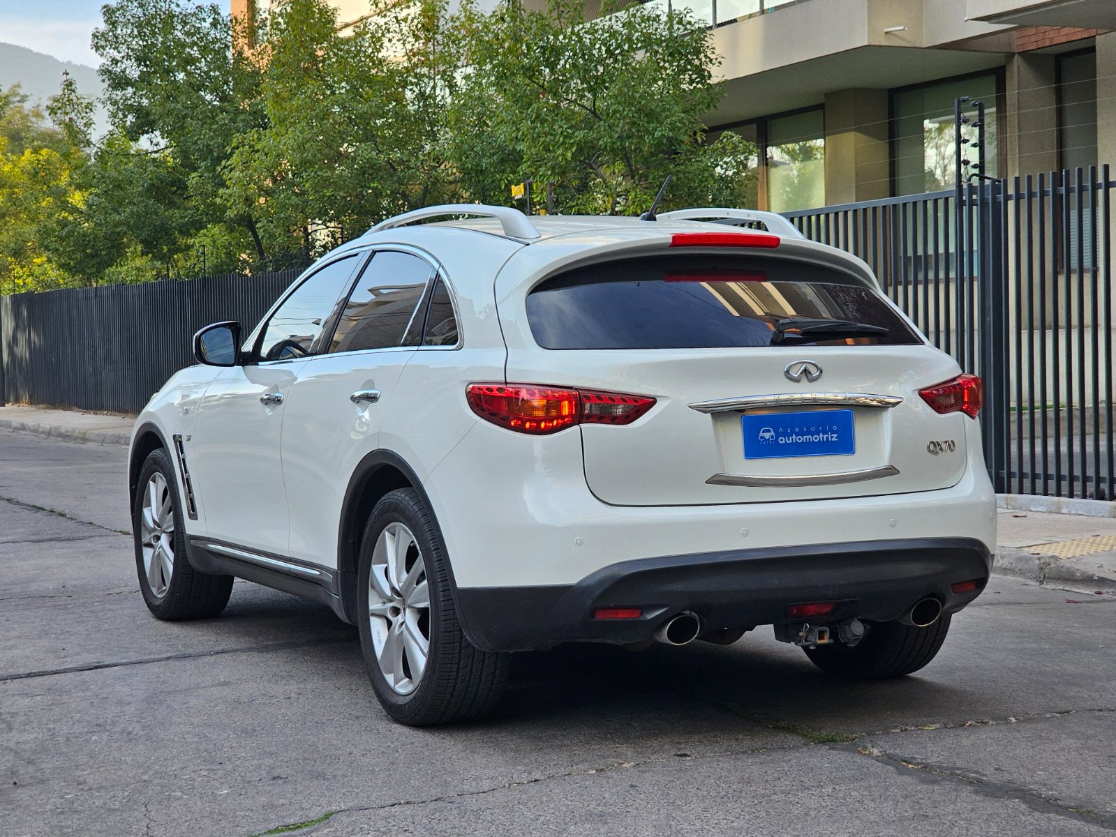 INFINITI QX70 3.7L AUT 4WD - Imagen 4