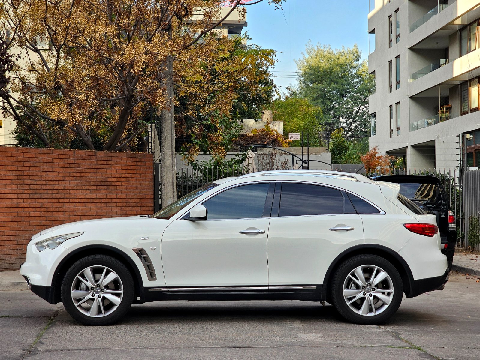 INFINITI QX70 3.7L AUT 4WD - Imagen 7
