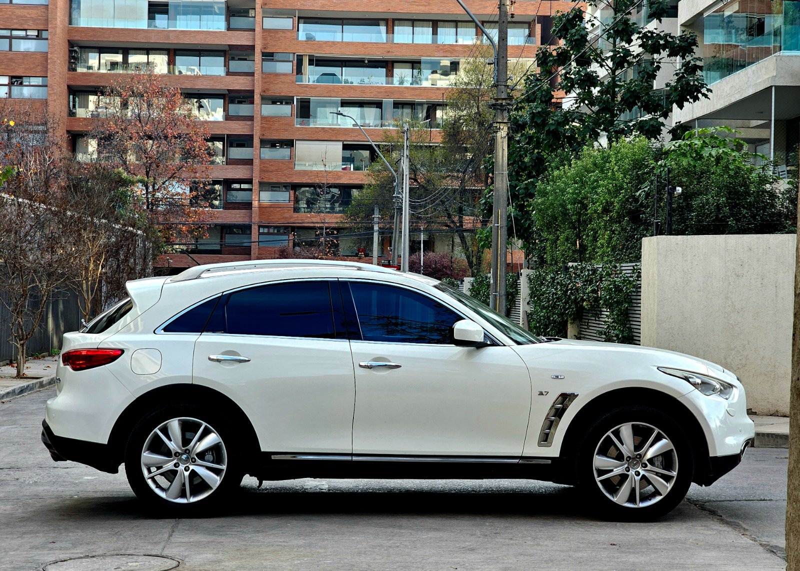 INFINITI QX70 3.7L AUT 4WD - Imagen 8
