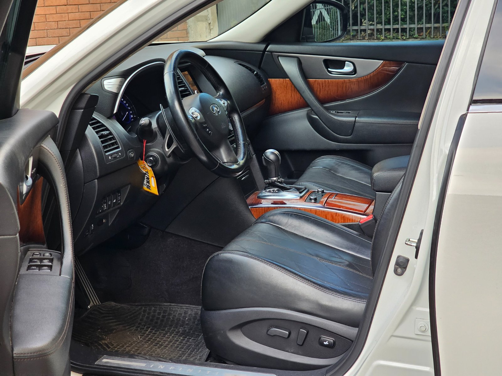 INFINITI QX70 3.7L AUT 4WD - Imagen 9