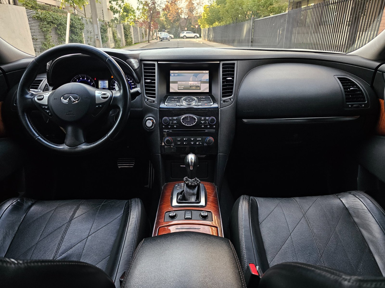 INFINITI QX70 3.7L AUT 4WD - Imagen 10