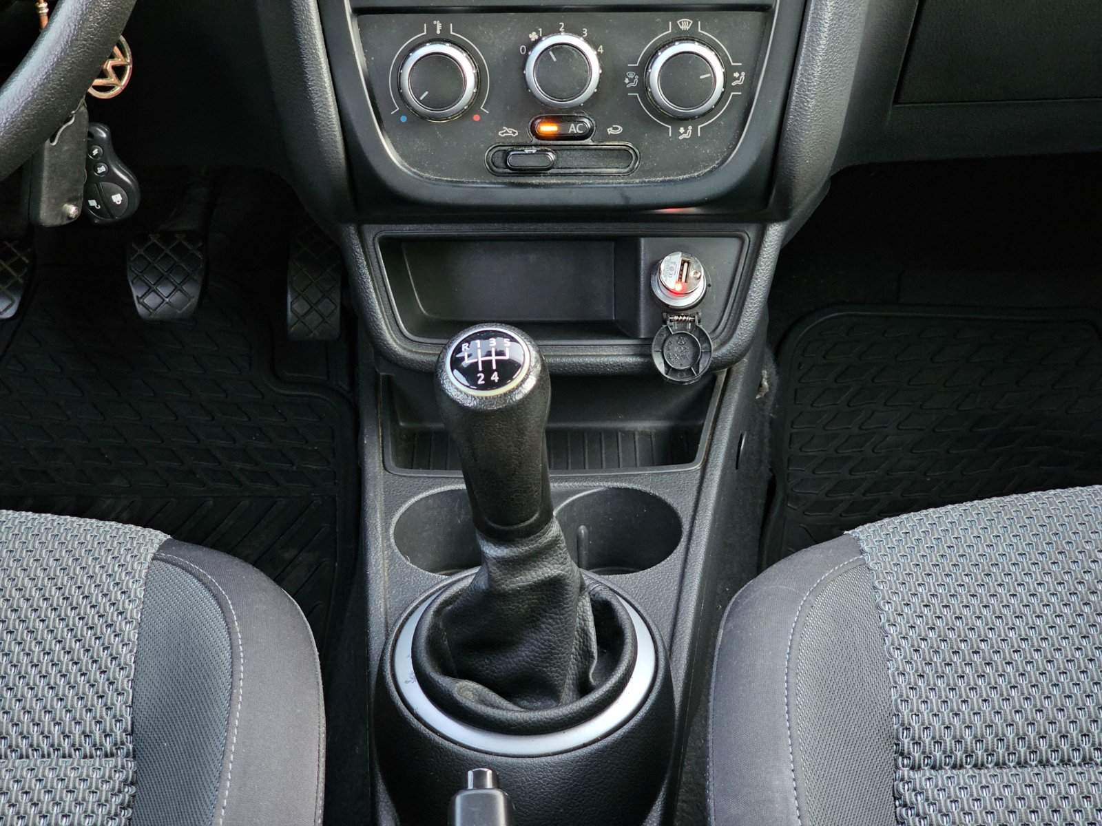 VOLKSWAGEN GOL 1.6 GTS - Imagen 18