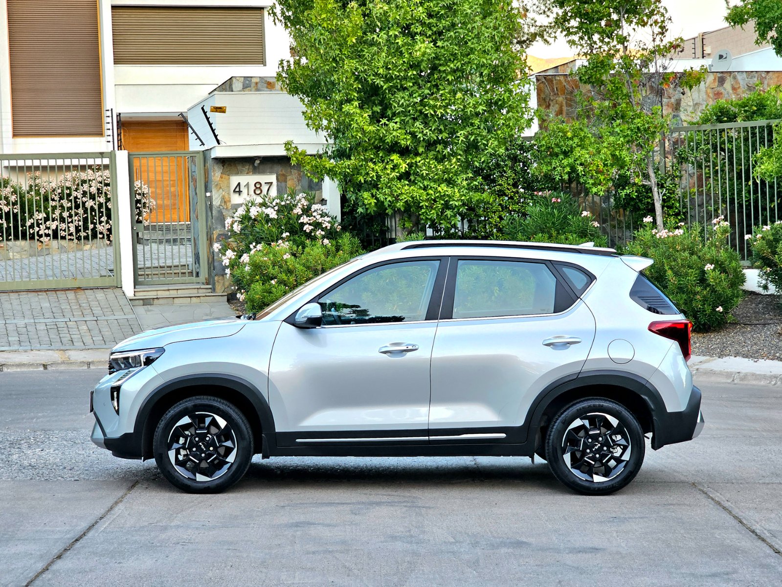 KIA SONET EX IVT 1.5 AUT - Imagen 8