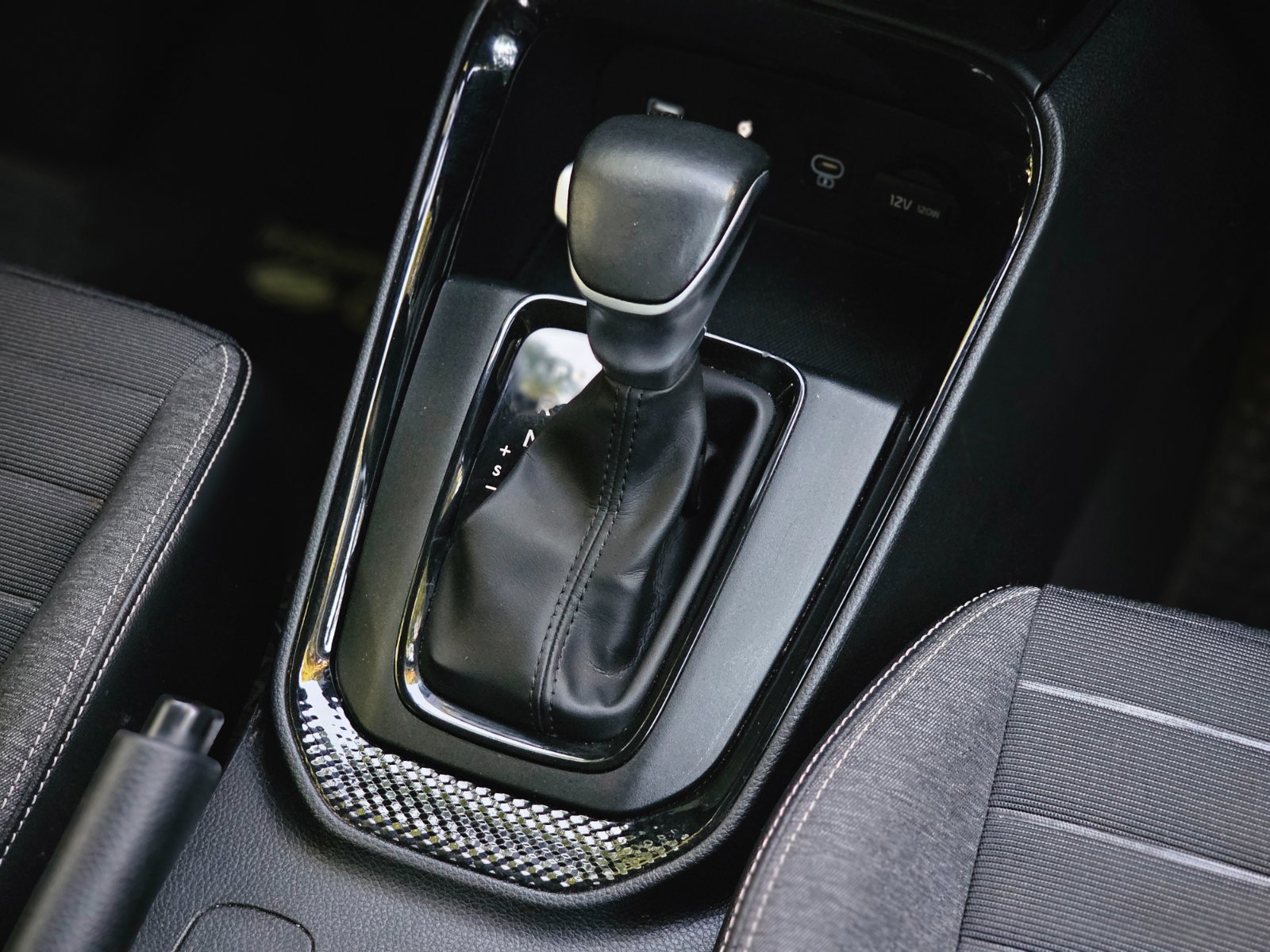 KIA SONET EX IVT 1.5 AUT - Imagen 19