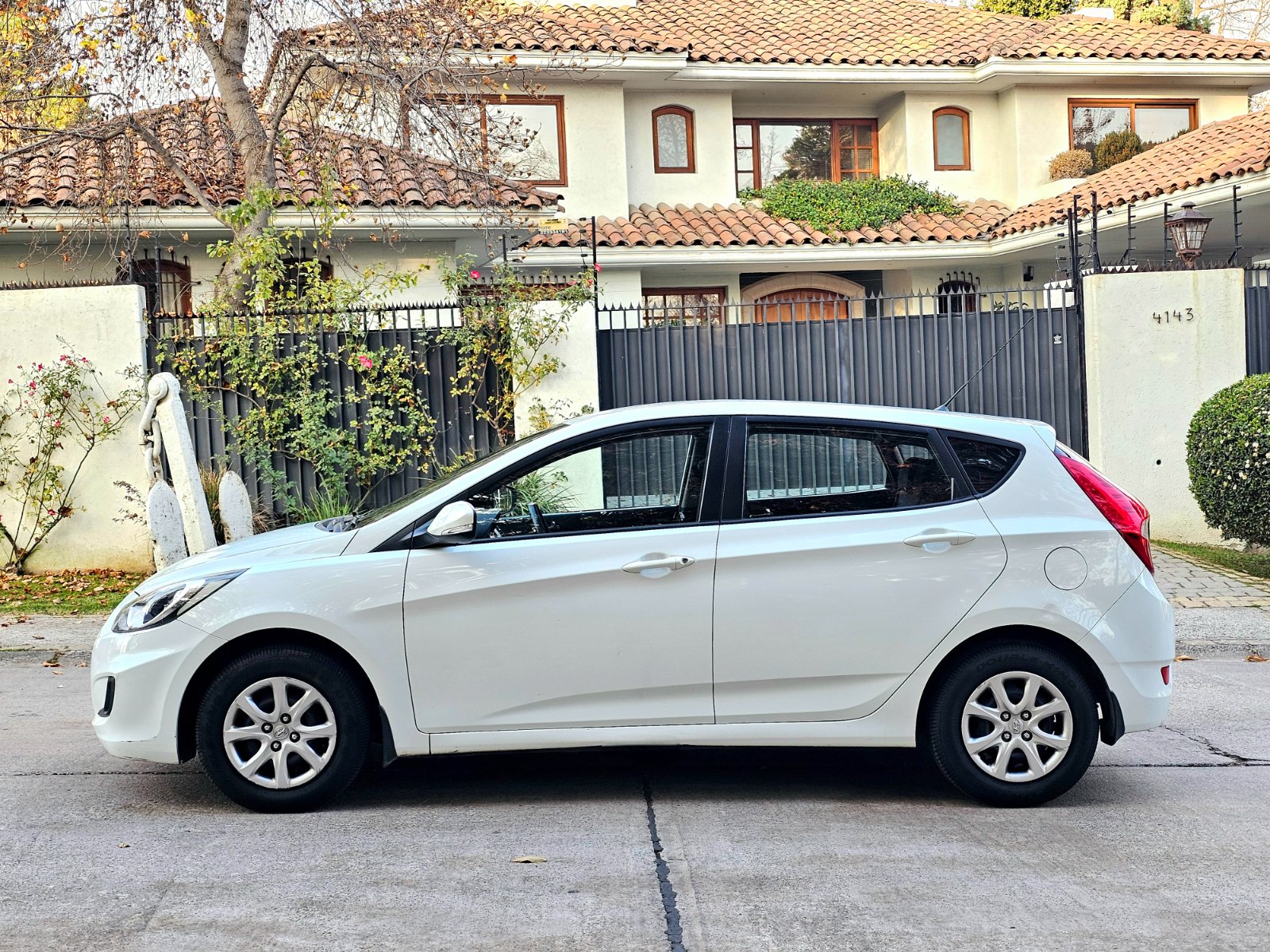 Hyundai Accent HB 1.4 GLS AC ABS - Imagen 8