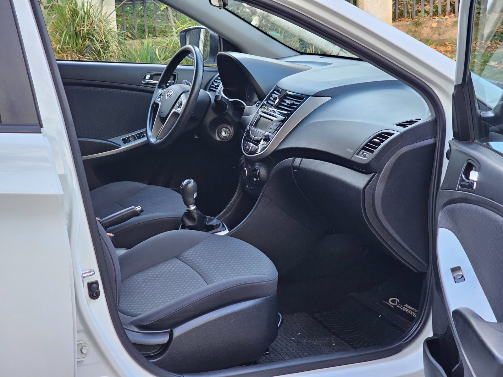 Hyundai Accent HB 1.4 GLS AC ABS - Imagen 12