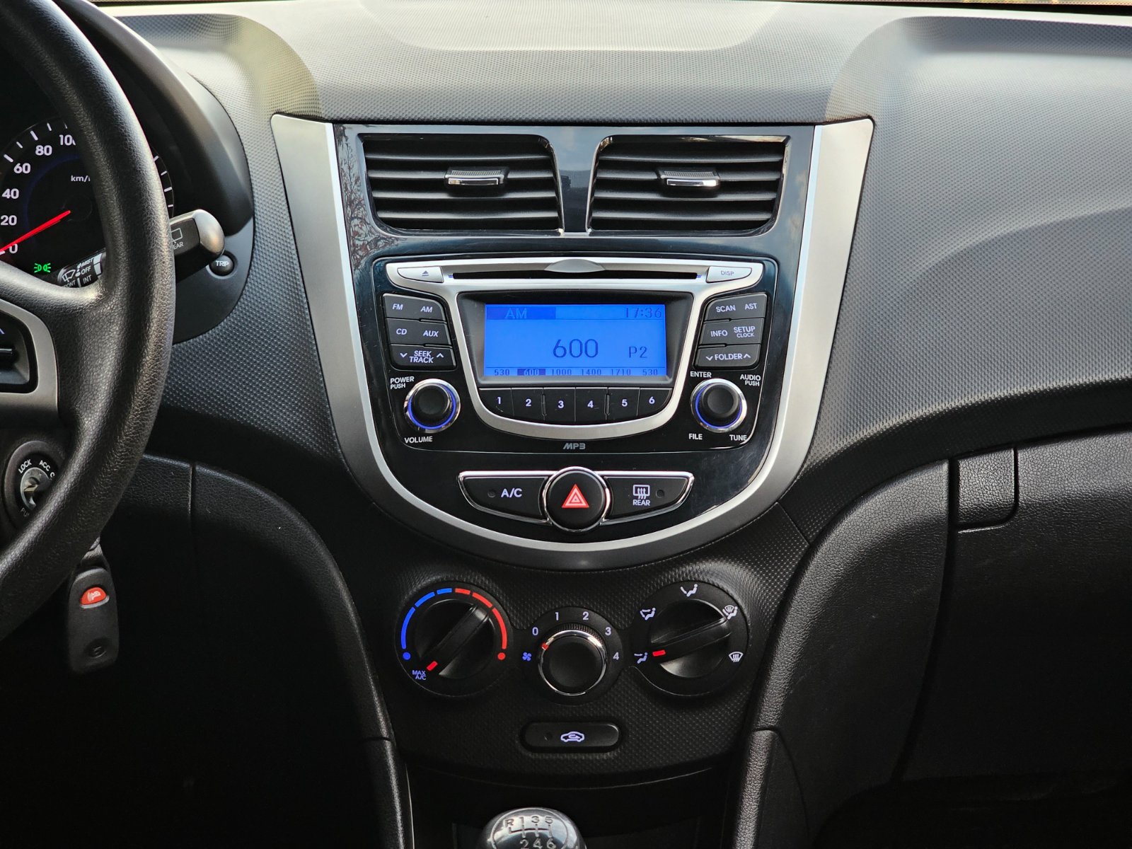 Hyundai Accent HB 1.4 GLS AC ABS - Imagen 15