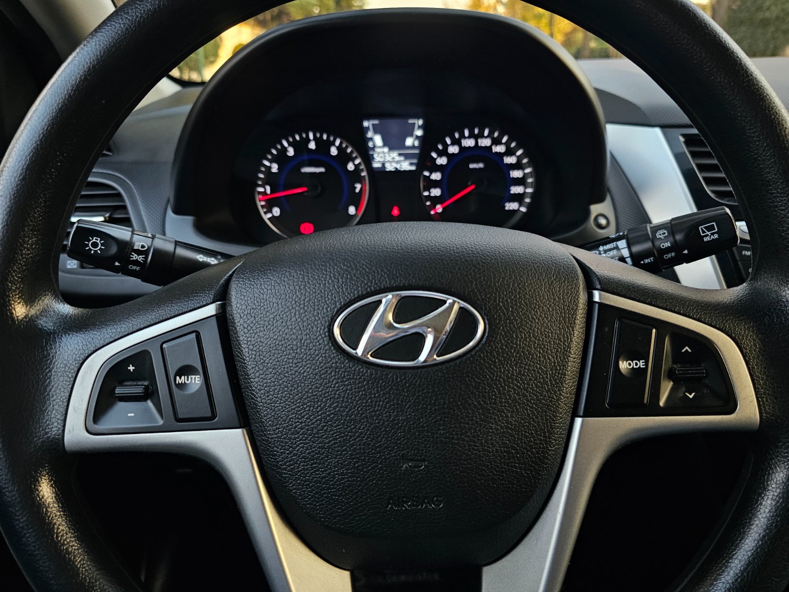 Hyundai Accent HB 1.4 GLS AC ABS - Imagen 18