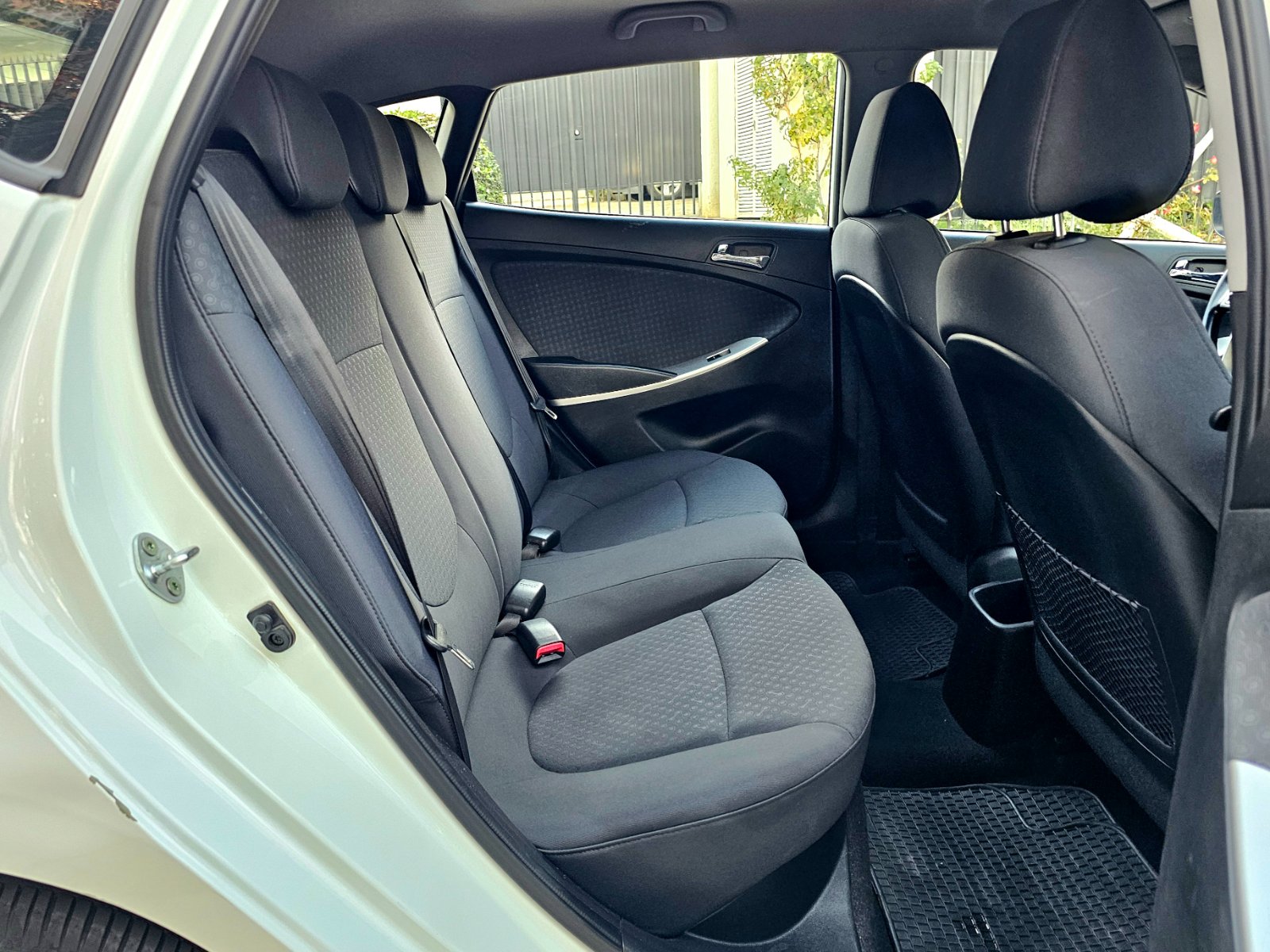 Hyundai Accent HB 1.4 GLS AC ABS - Imagen 23