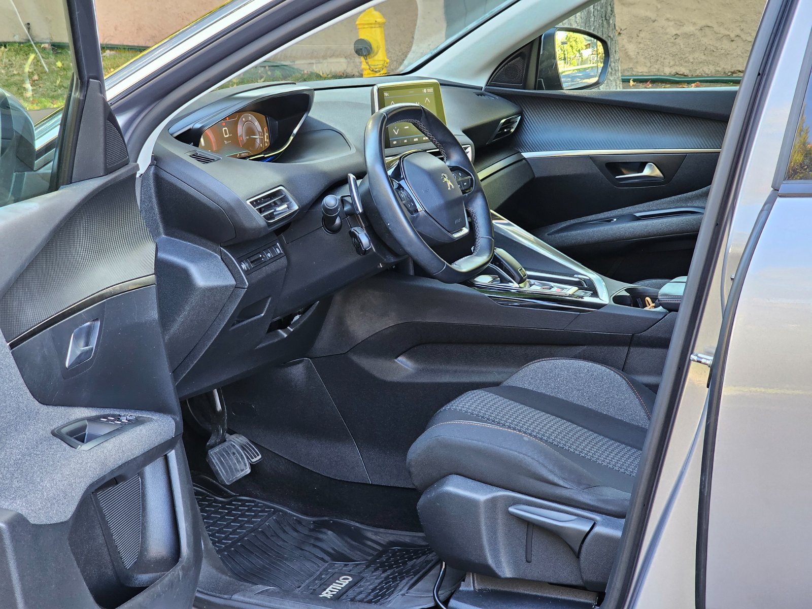 PEUGEOT 3008 1.5 BlueHDi Aut - Imagen 8