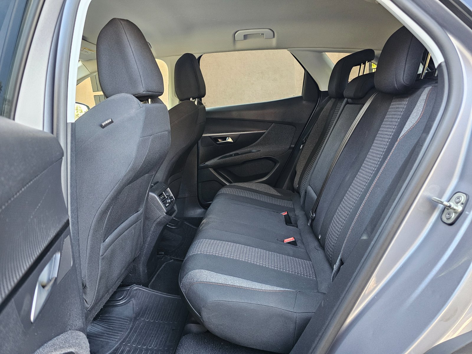 PEUGEOT 3008 1.5 BlueHDi Aut - Imagen 17