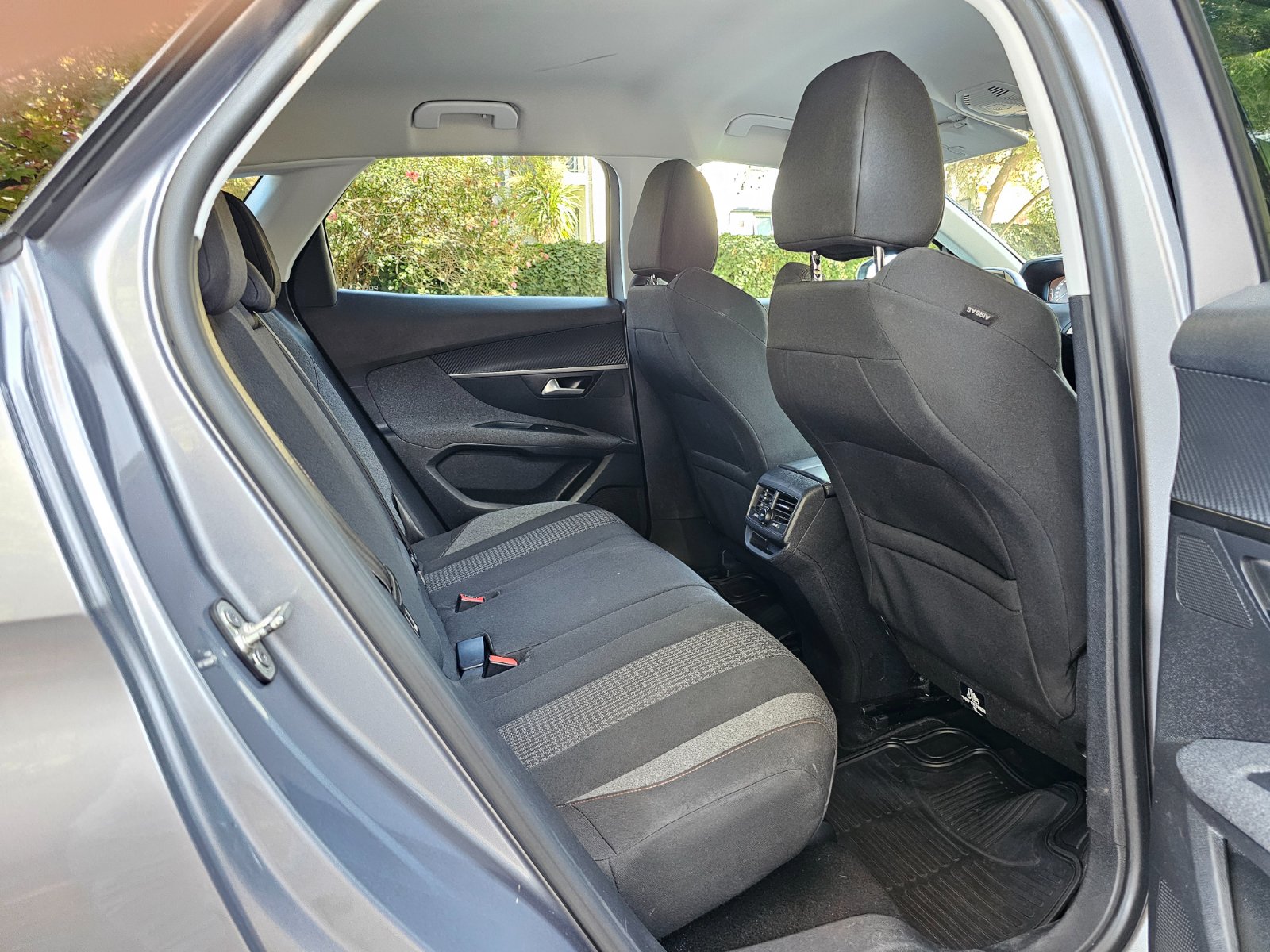 PEUGEOT 3008 1.5 BlueHDi Aut - Imagen 18