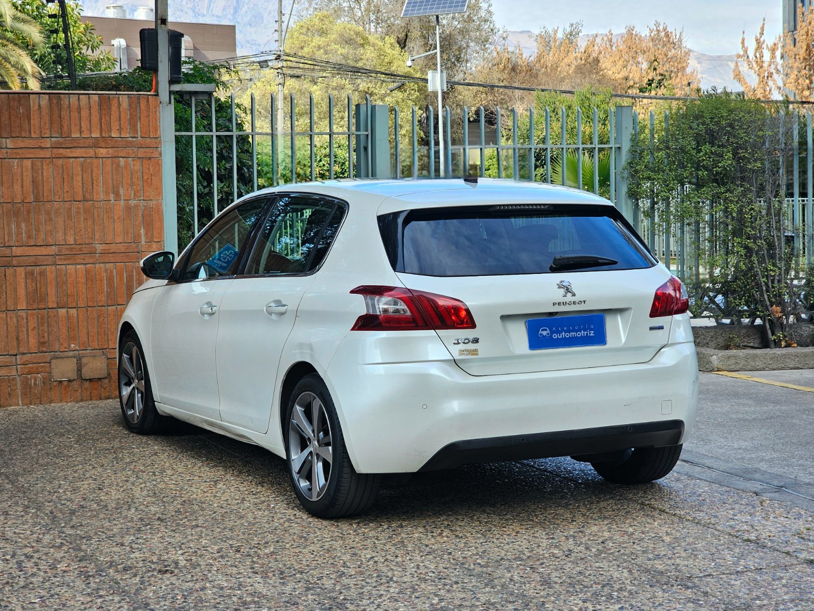 PEUGEOT 1.6 HDI ALLURE AUT - Imagen 4