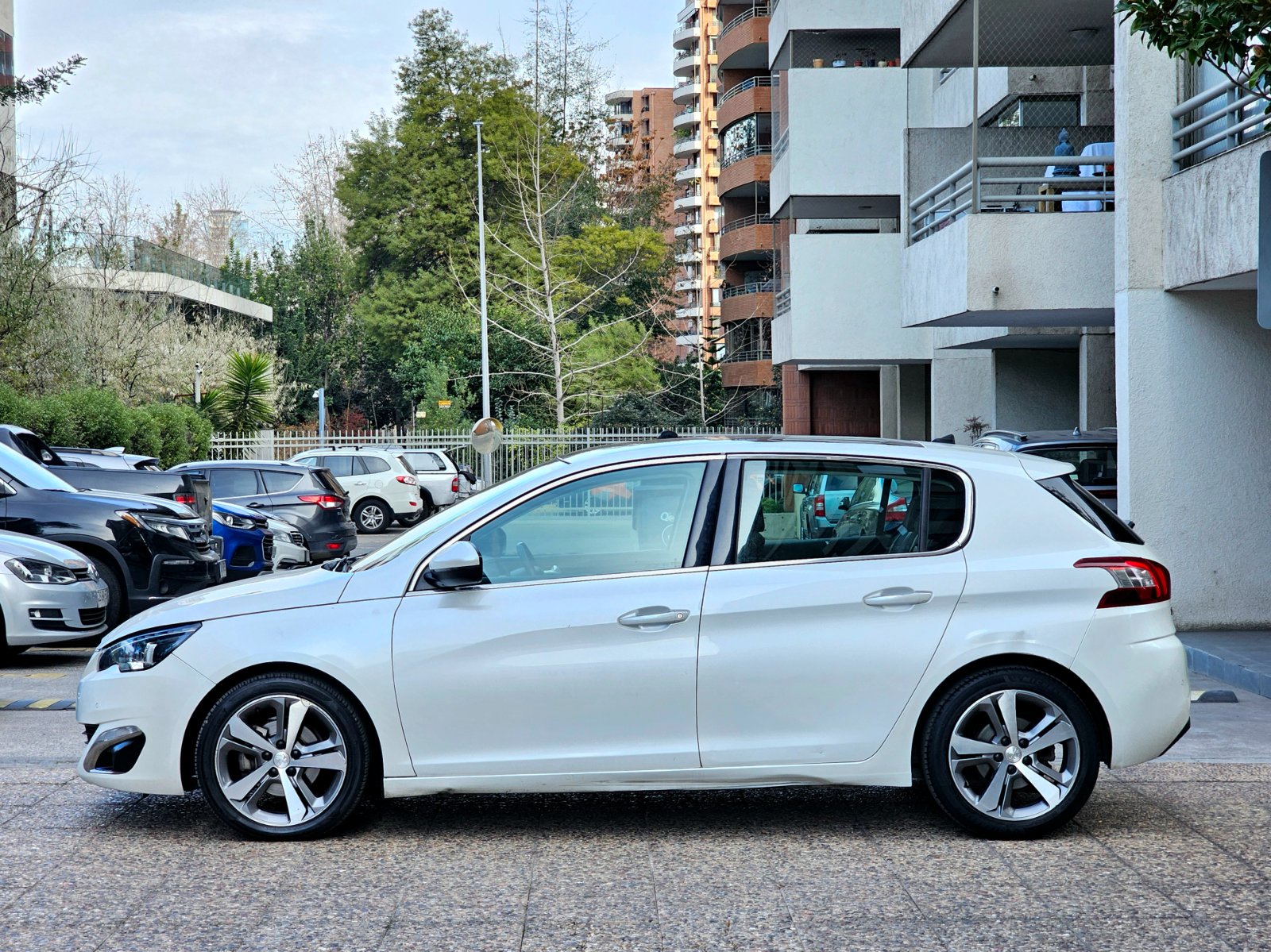 PEUGEOT 1.6 HDI ALLURE AUT - Imagen 7
