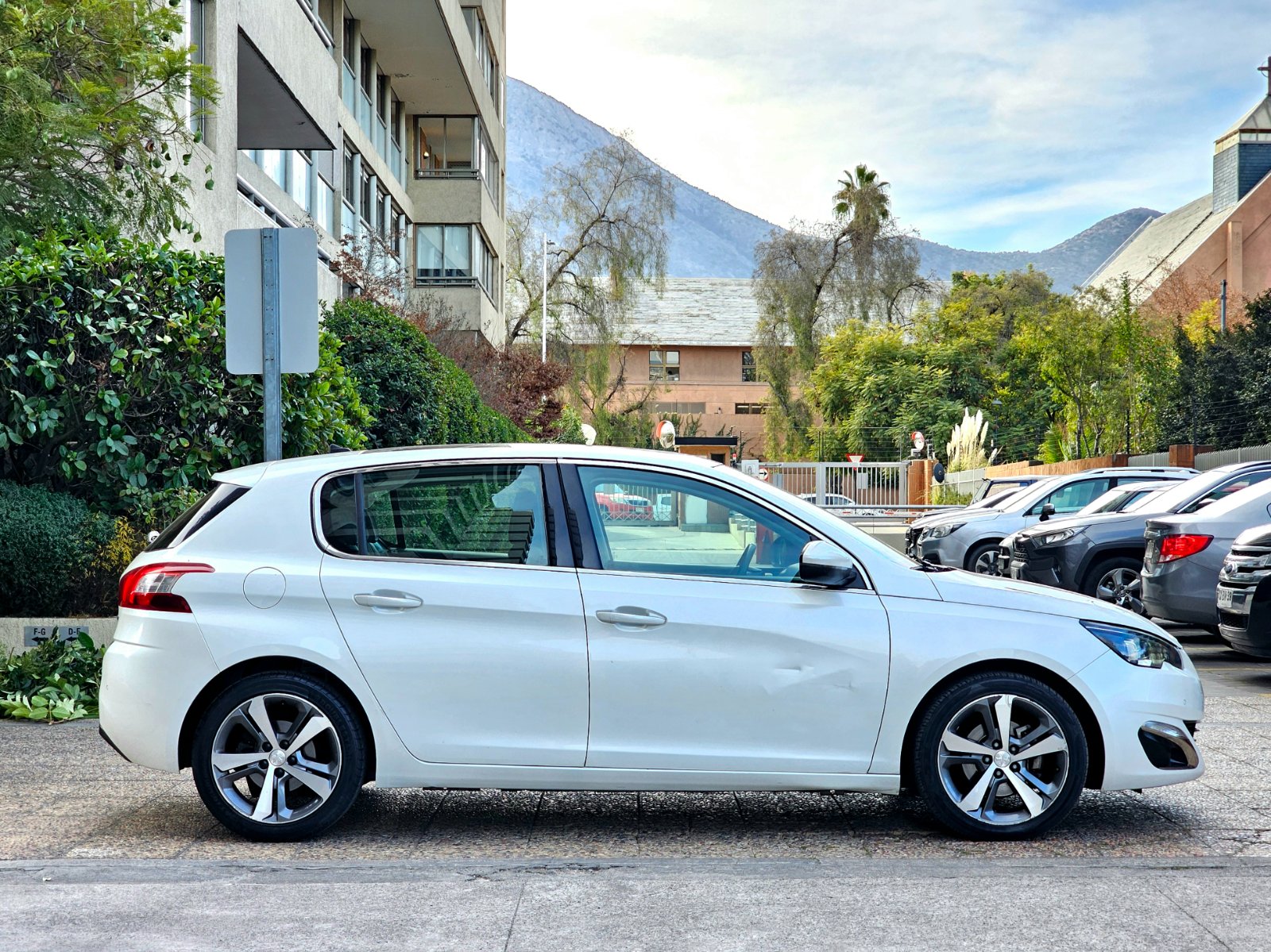 PEUGEOT 1.6 HDI ALLURE AUT - Imagen 8