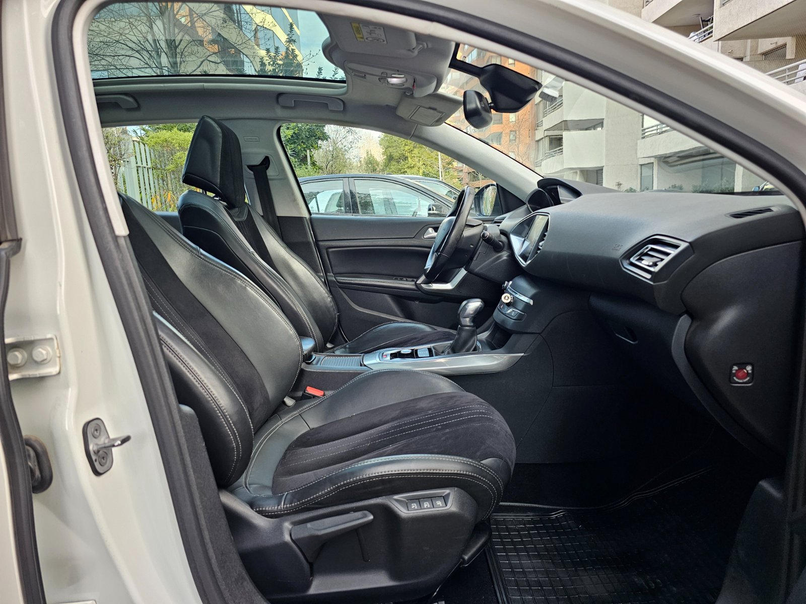 PEUGEOT 1.6 HDI ALLURE AUT - Imagen 20