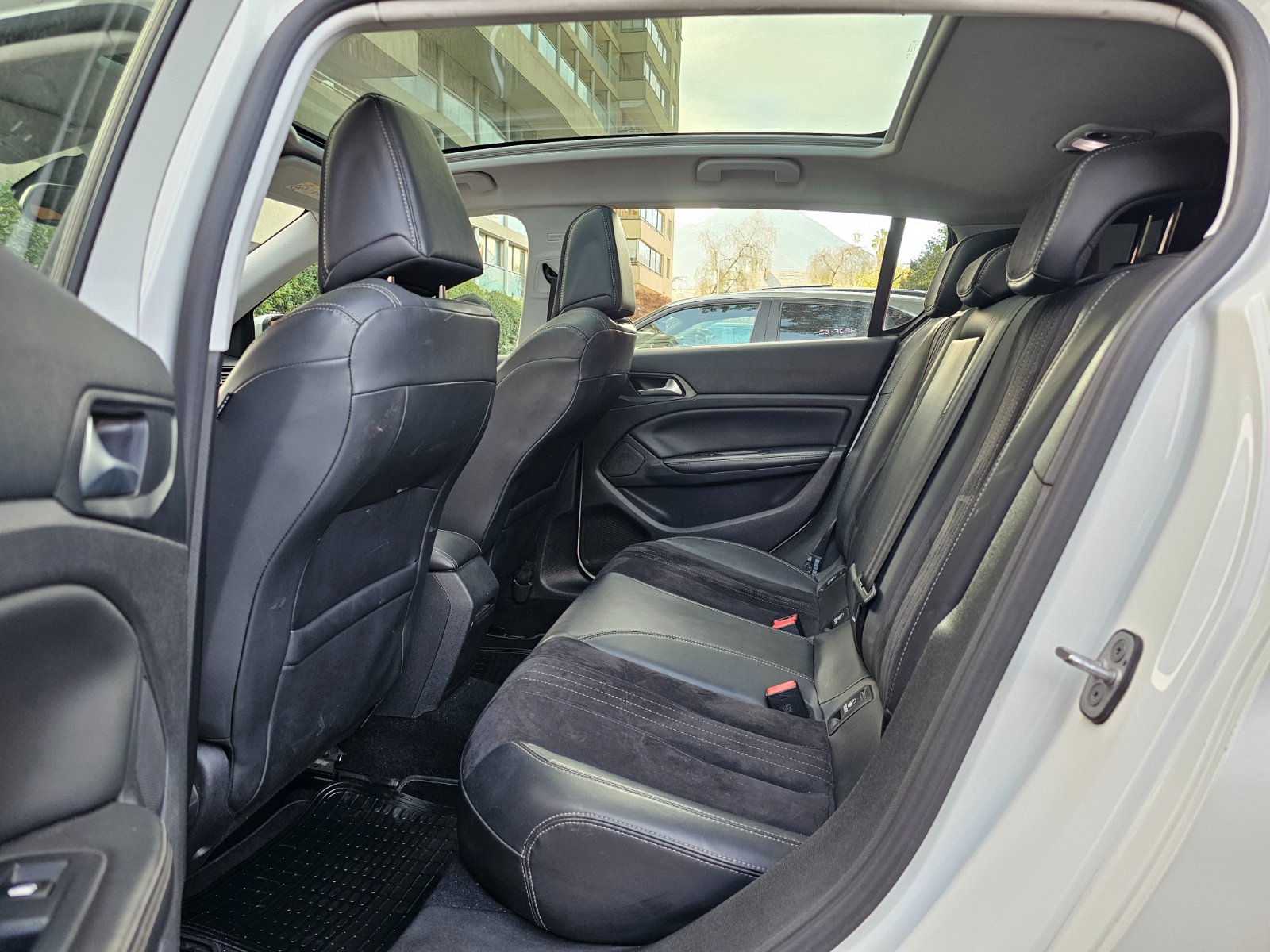 PEUGEOT 1.6 HDI ALLURE AUT - Imagen 21