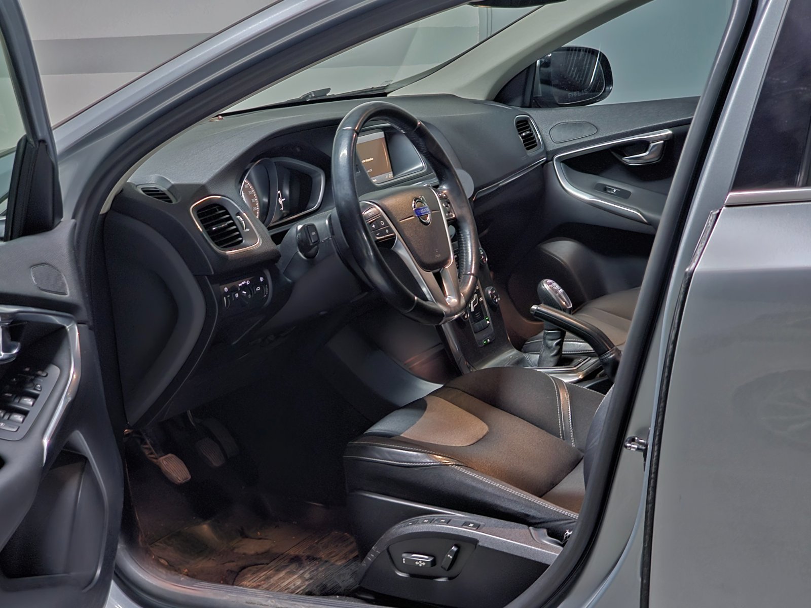 VOLVO V40 T4 1.6T PLUS - Imagen 8