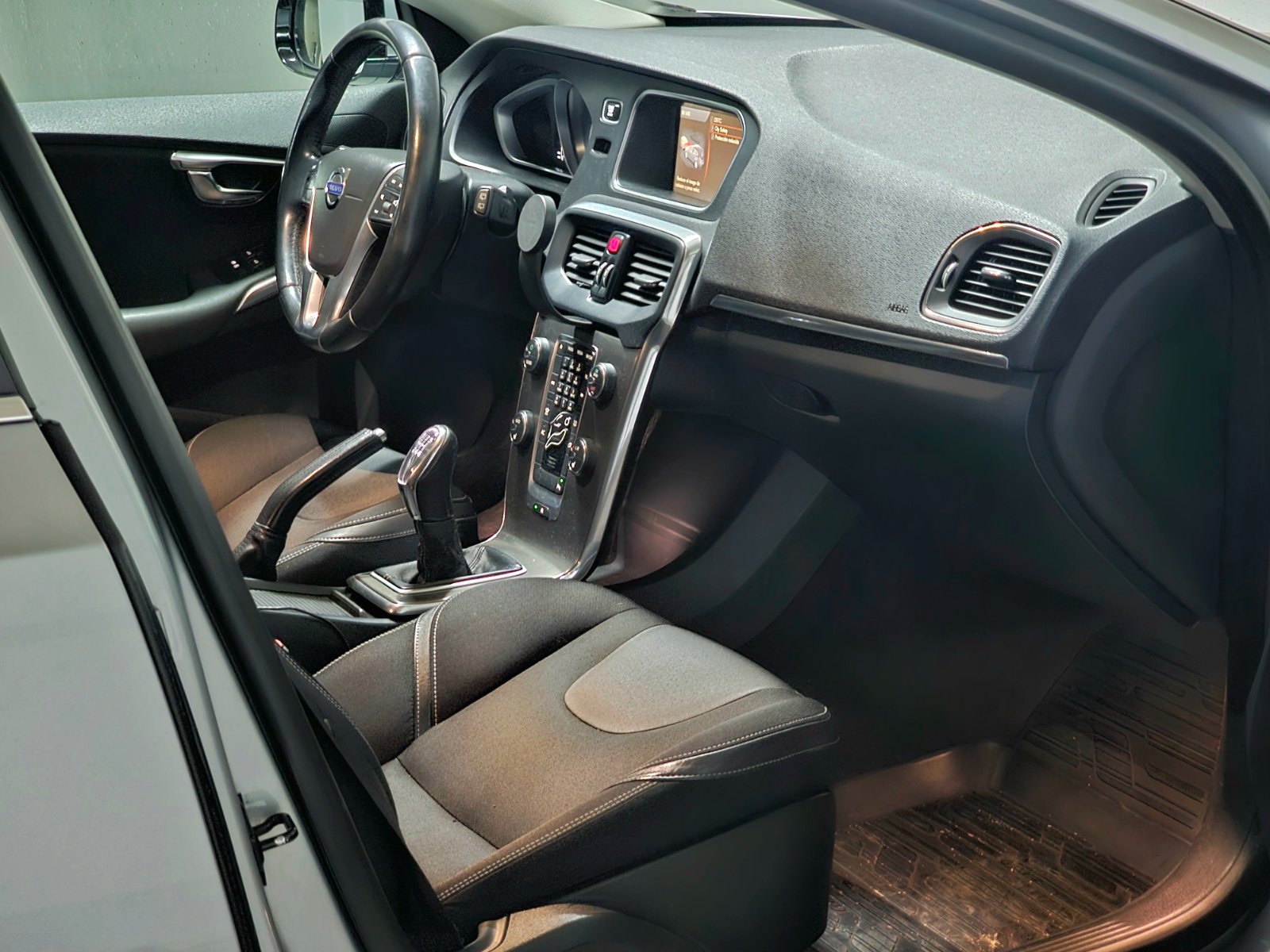 VOLVO V40 T4 1.6T PLUS - Imagen 10