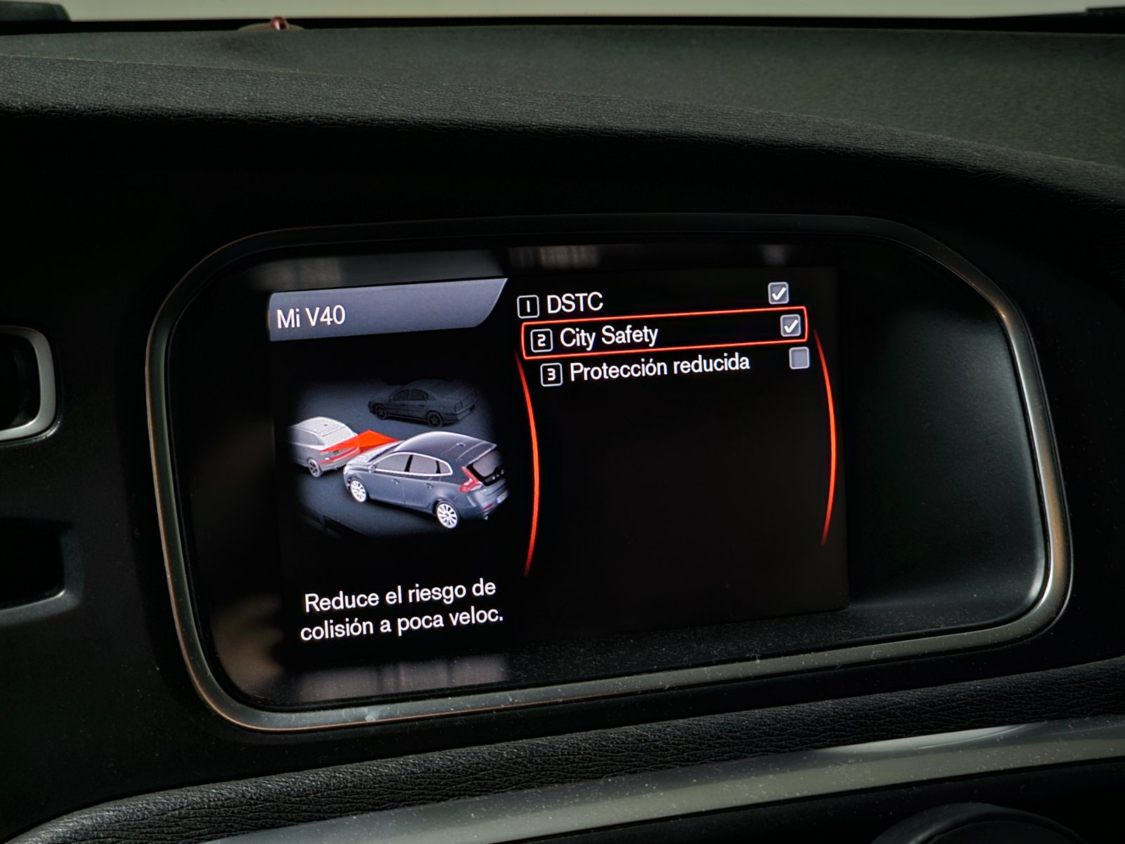 VOLVO V40 T4 1.6T PLUS - Imagen 12