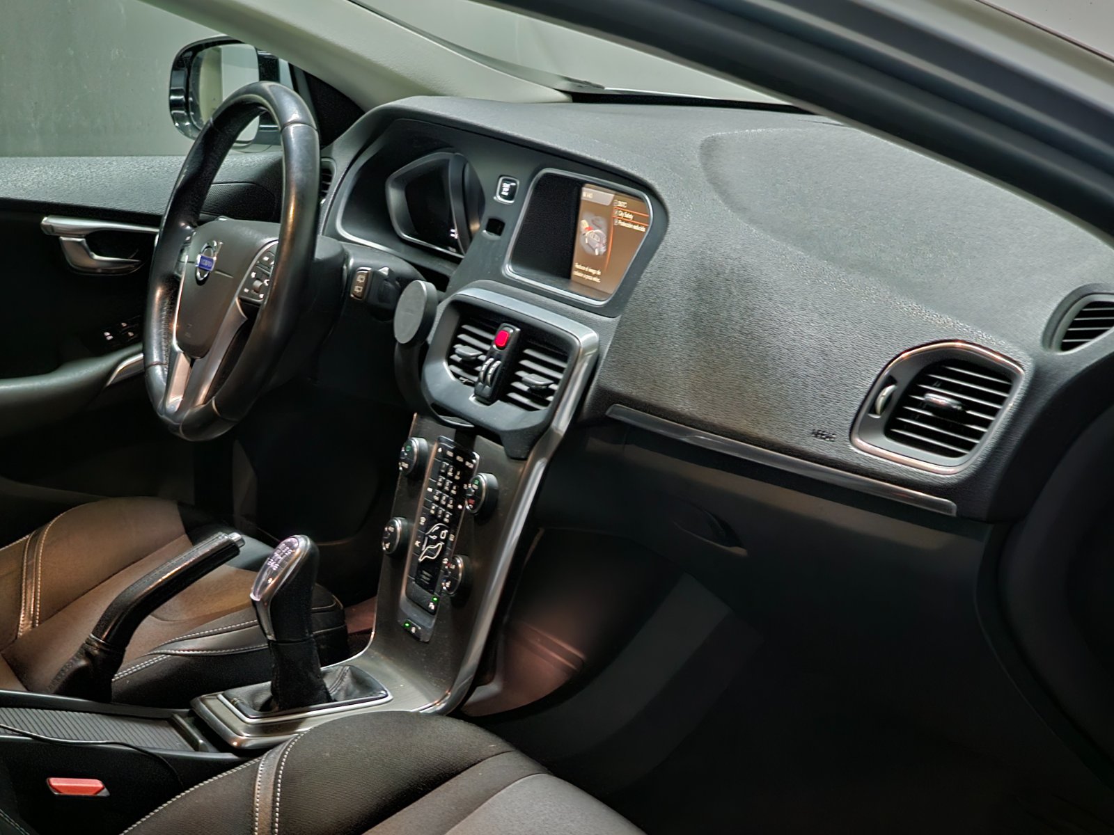 VOLVO V40 T4 1.6T PLUS - Imagen 17