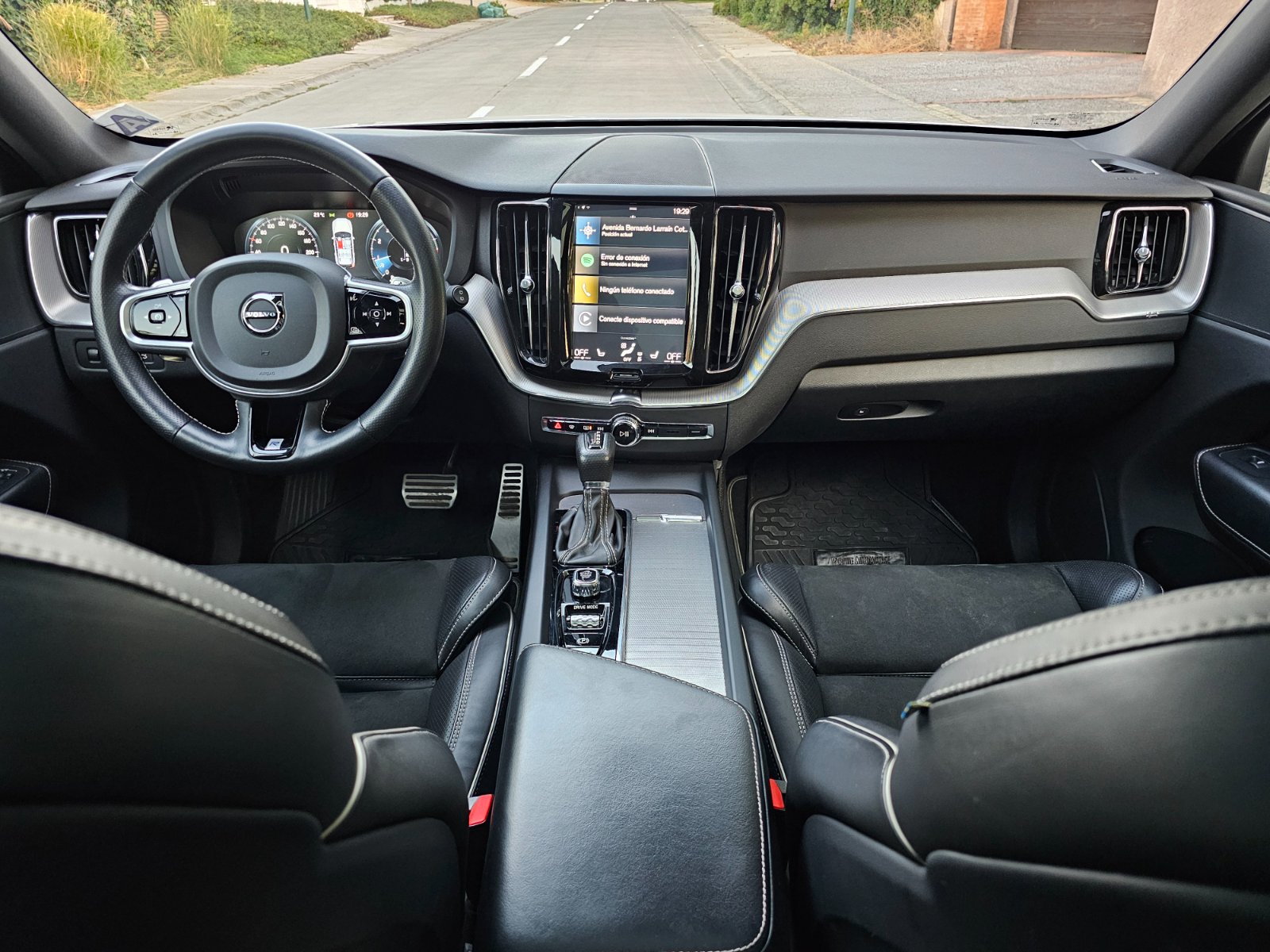 VOLVO XC60 2.0 T6 R-DESING AWD - Imagen 11