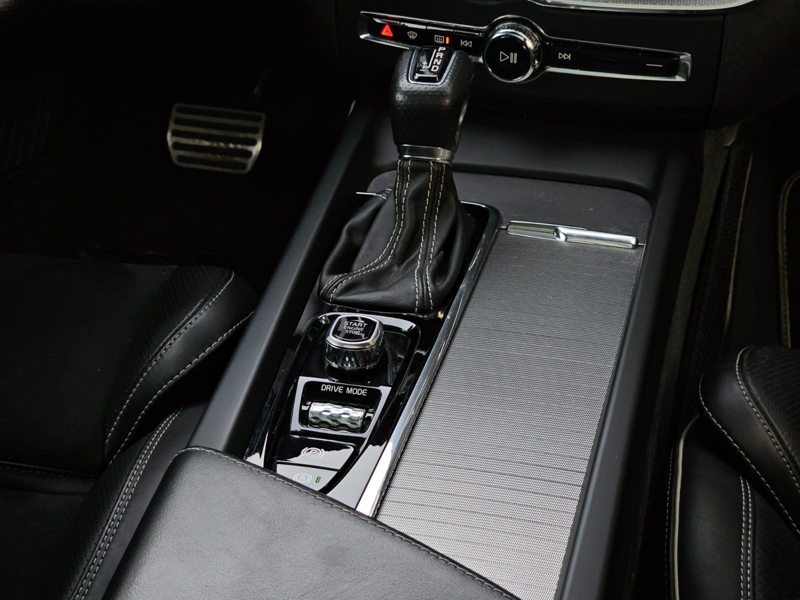 VOLVO XC60 2.0 T6 R-DESING AWD - Imagen 16