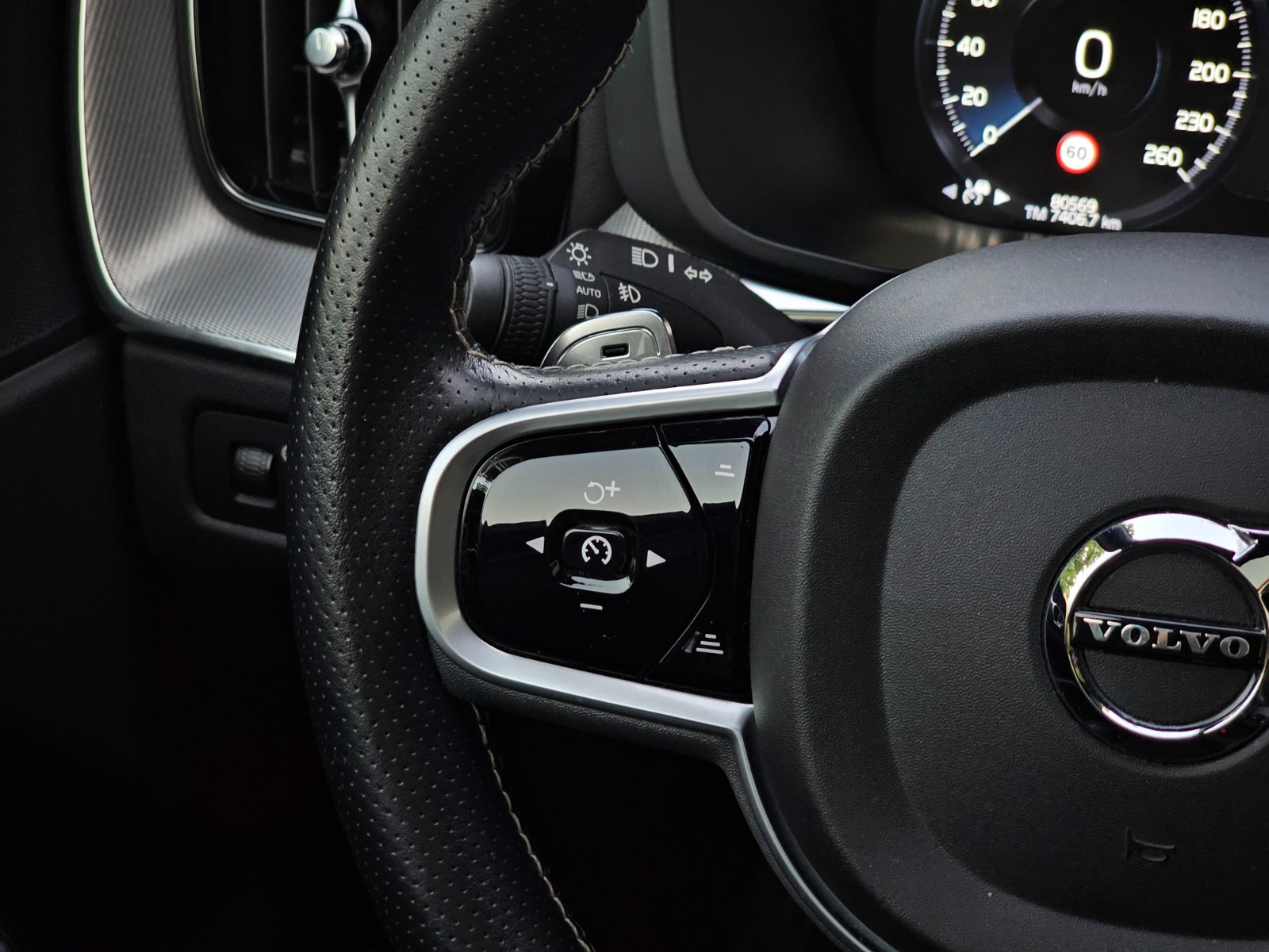 VOLVO XC60 2.0 T6 R-DESING AWD - Imagen 17