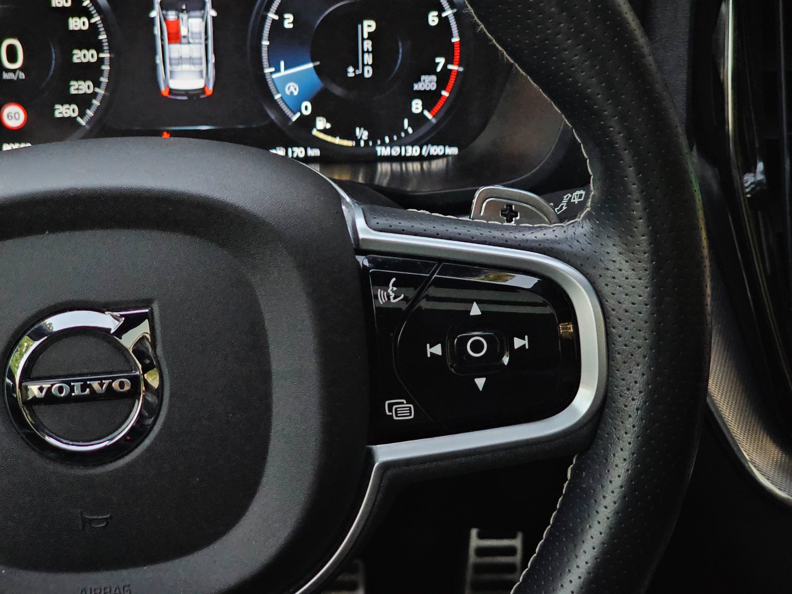 VOLVO XC60 2.0 T6 R-DESING AWD - Imagen 18