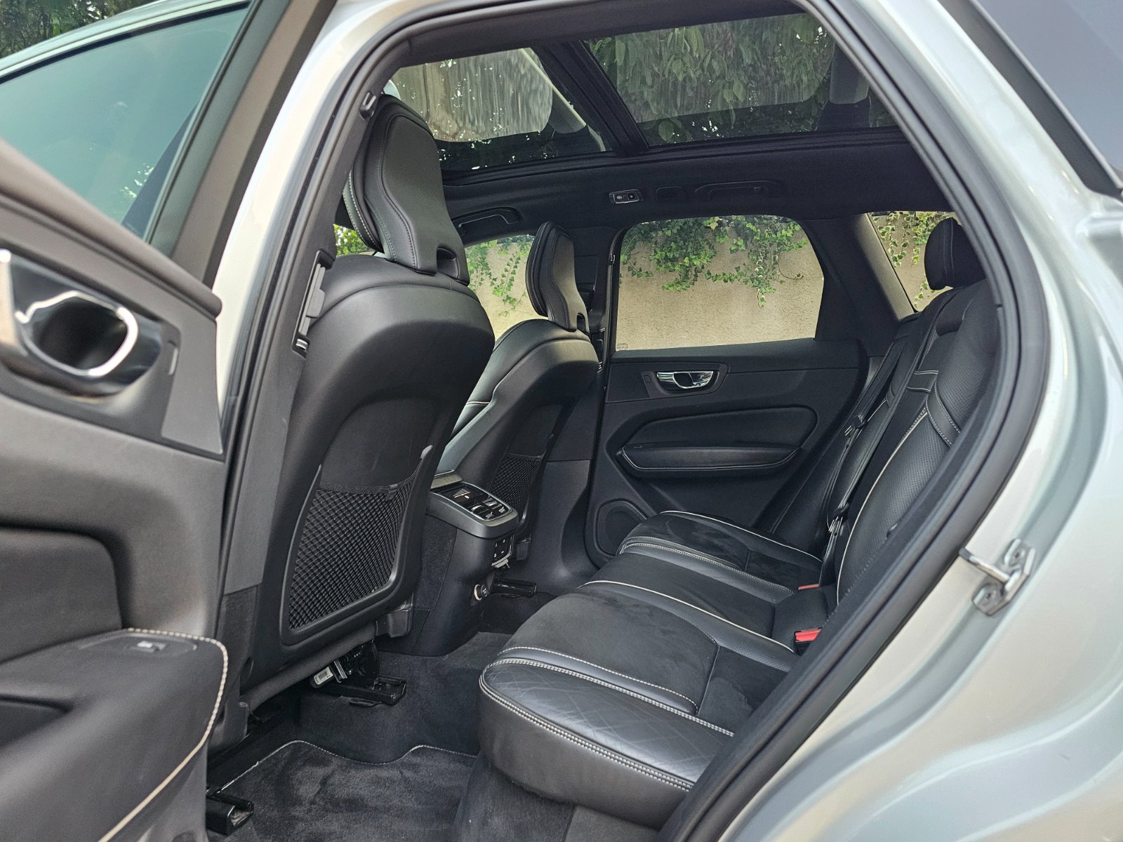 VOLVO XC60 2.0 T6 R-DESING AWD - Imagen 24