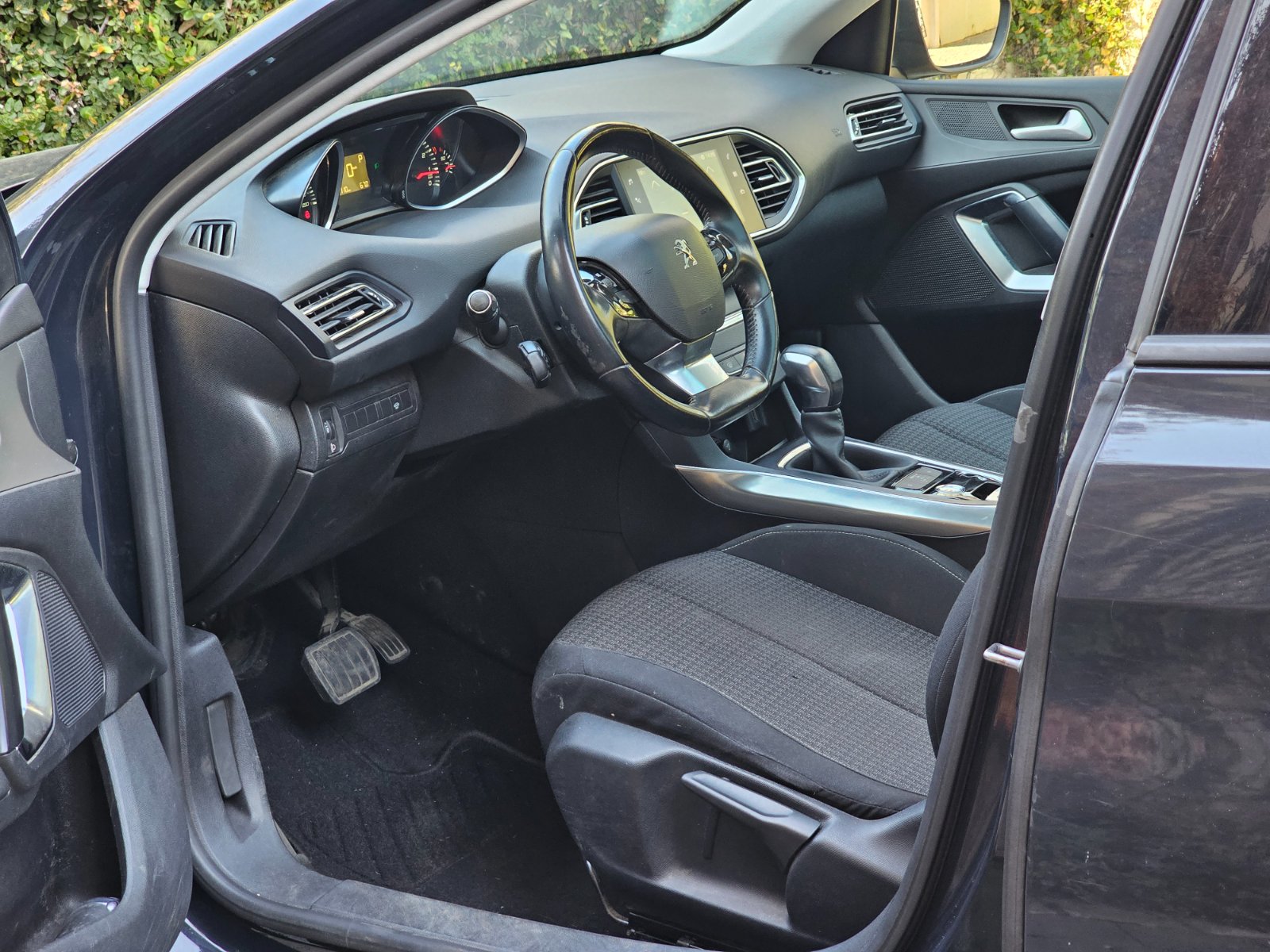 PEUGEOT 308 1.6T ALLURE AUT - Imagen 9