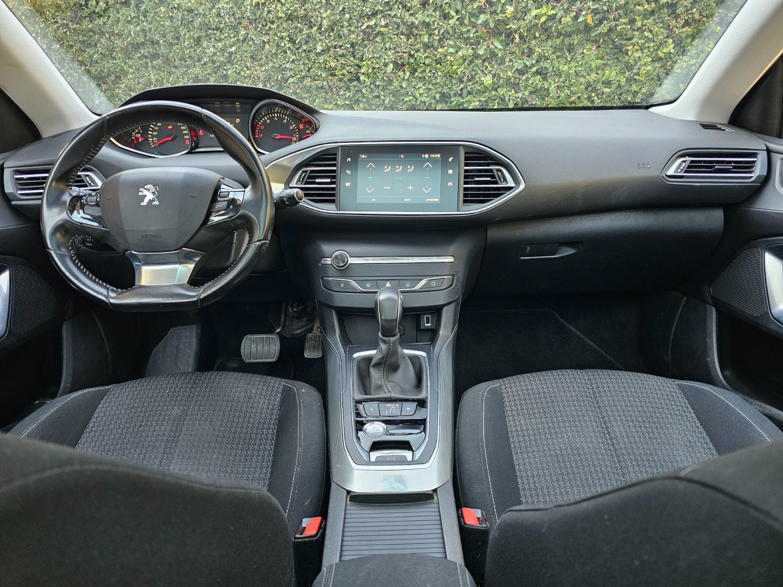 PEUGEOT 308 1.6T ALLURE AUT - Imagen 10