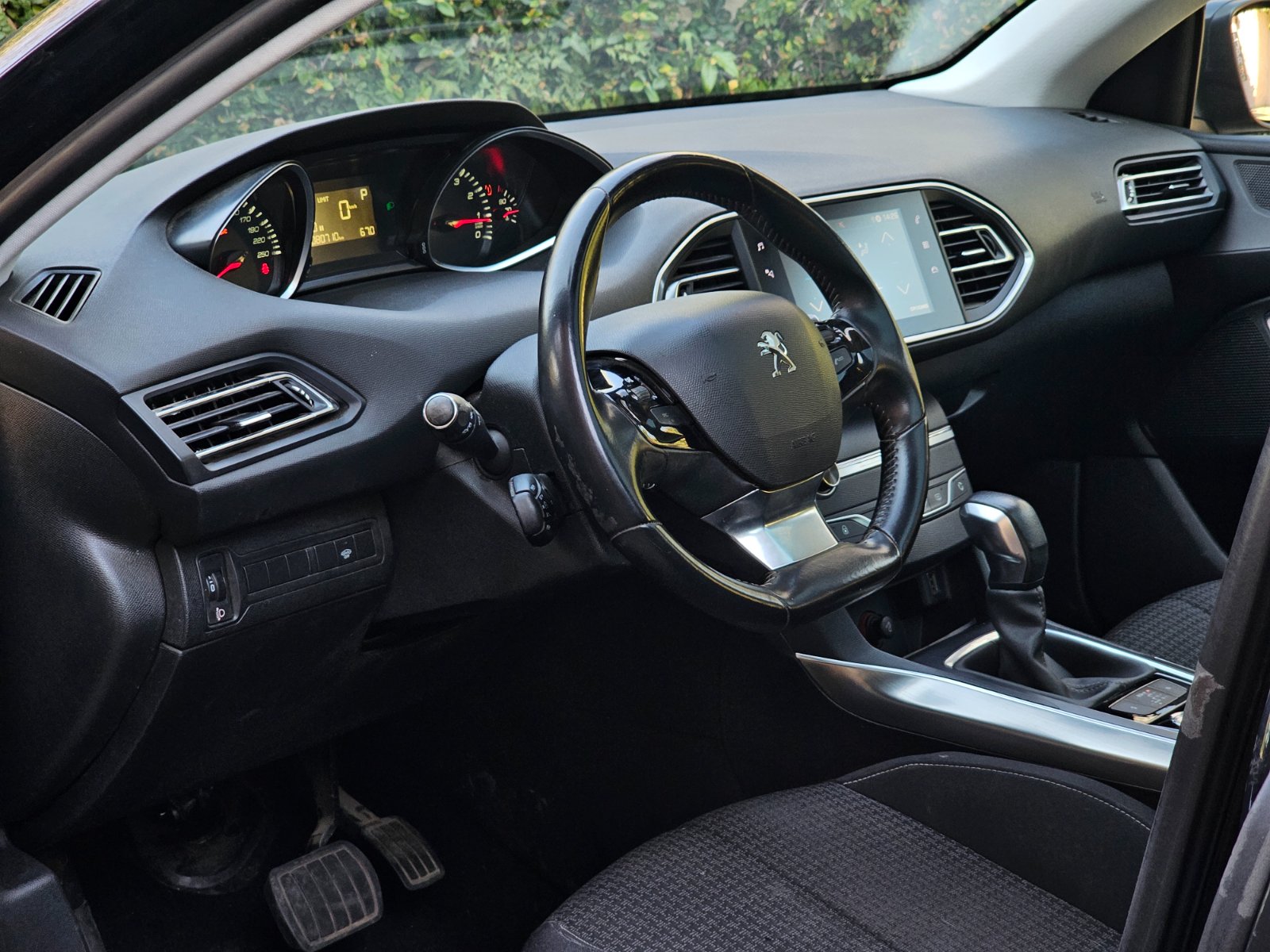 PEUGEOT 308 1.6T ALLURE AUT - Imagen 12