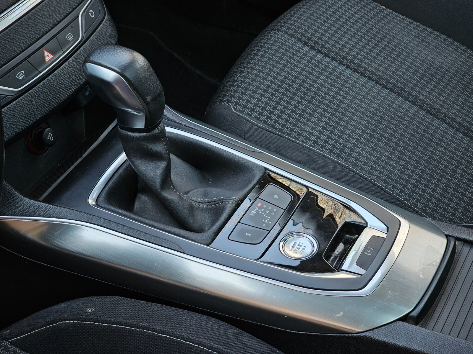 PEUGEOT 308 1.6T ALLURE AUT - Imagen 15