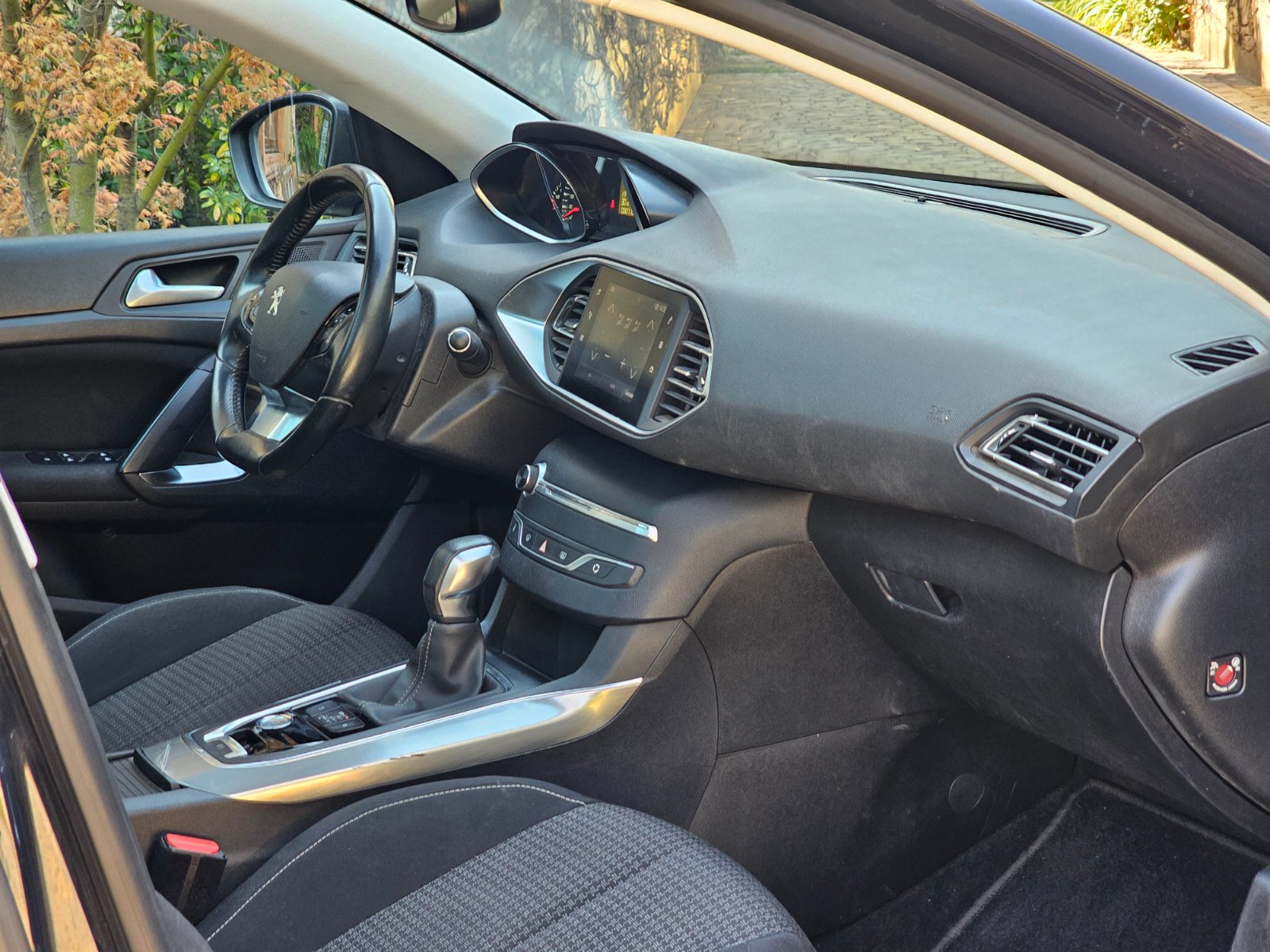 PEUGEOT 308 1.6T ALLURE AUT - Imagen 16